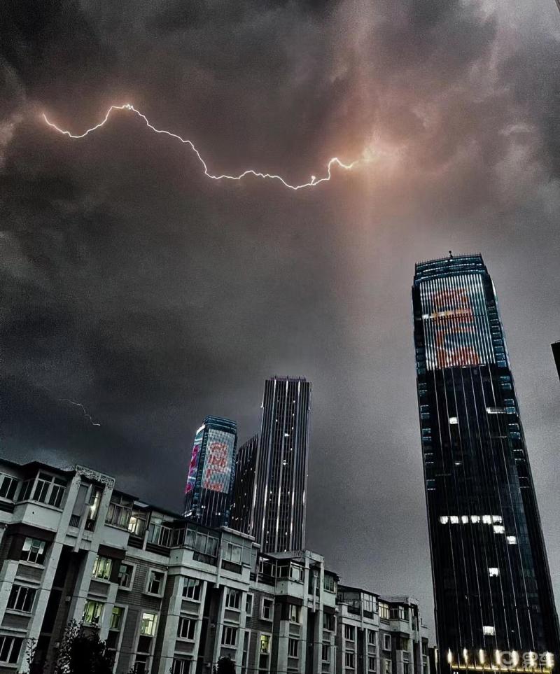 每日一贴人生的光荣不在永不失败而在于能够屡败屡战打雷了下雨了回家