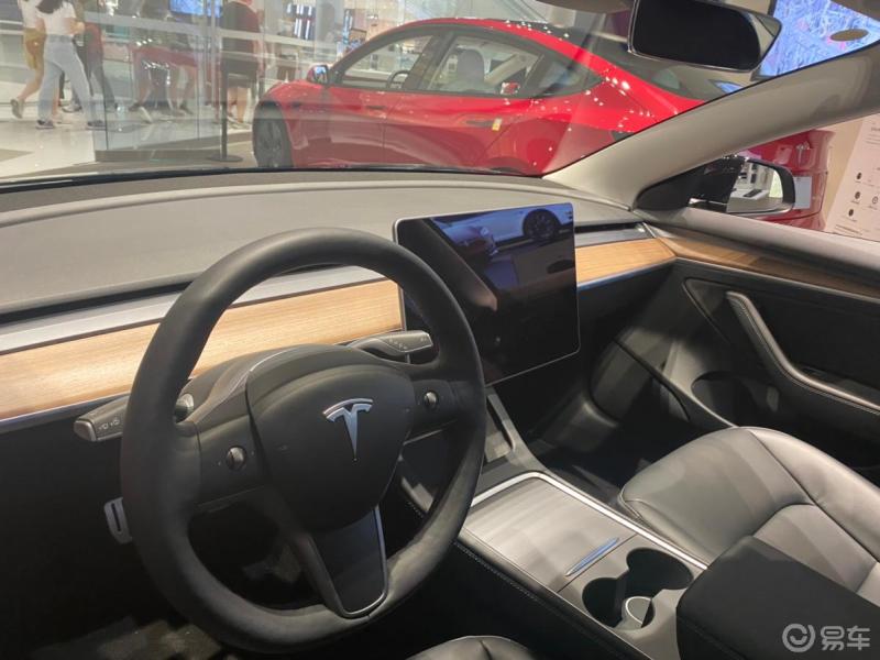 秀场体验了特斯拉model3的白色内饰再来一组黑色内饰照片个人还是觉