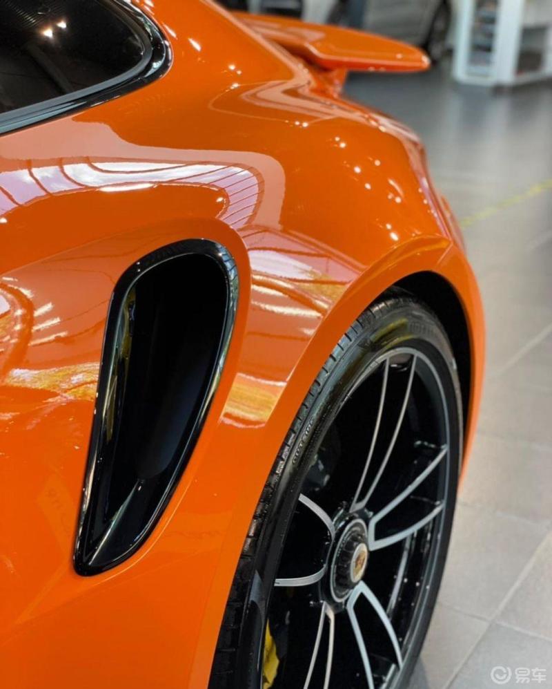 打卡#这个粉橙色有点好看90911这款车不分男女,都可以完美的驾驭