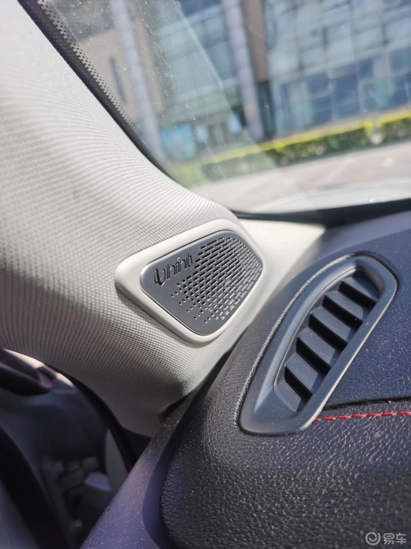领克01的infinity这套车载音响保真度高,声音清晰,高频延展好, logi