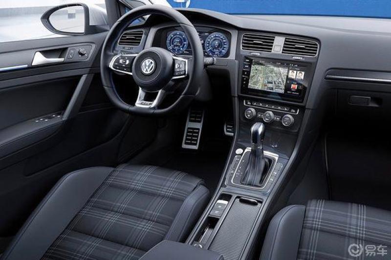高尔夫7的内饰设计颇有些颠覆性意味以往带给人那种方方正正平直规整
