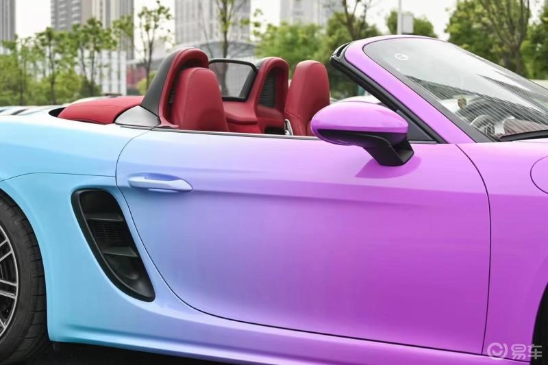 保时捷贴这个紫渐变蓝颜色是真的好看啊.酷毙了,帅呆了.超喜欢.