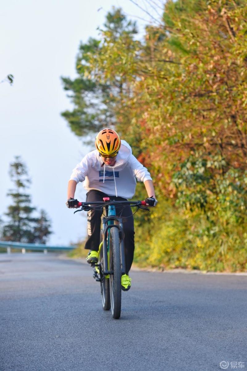 骑行骑车的好处1减少压力骑自行车可以呼吸户外新鲜空