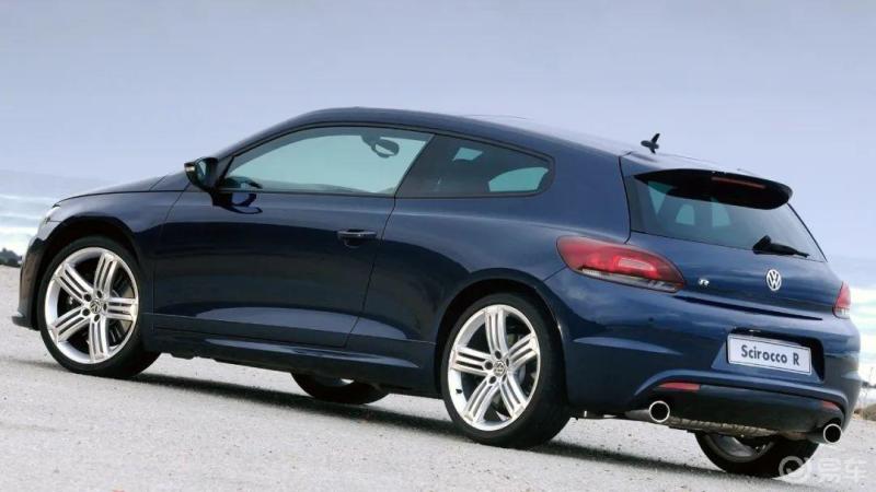 大众基于当时的第5代高尔夫推出了一款全新的入门级小跑车尚酷,这款车