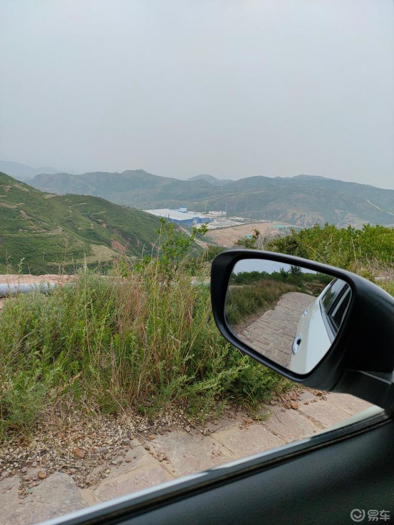 車窗風景今天開車上了趟山感覺咱奇駿還行雖說人們都定性奇駿是城市