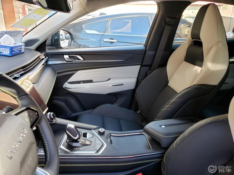 今天和大家聊聊领克05的空间表现前排座椅的包裹性很强后排头部空间也