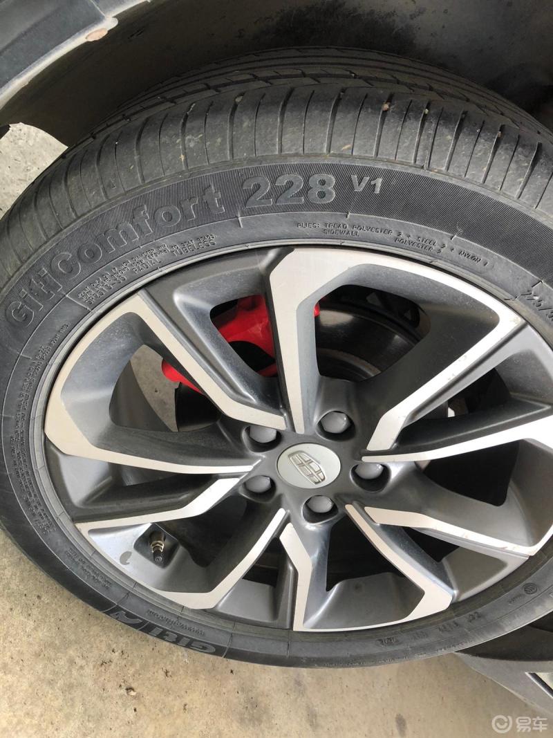帝豪gs原厂配备4条佳通225/50 r17的轮胎,但是3年行驶下来,发现这个