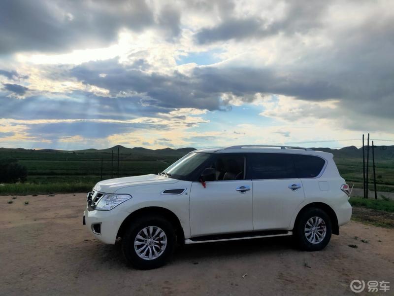 每日一帖草原里的沙漠王子途乐享受最美的草原季节和车友们一起看美景