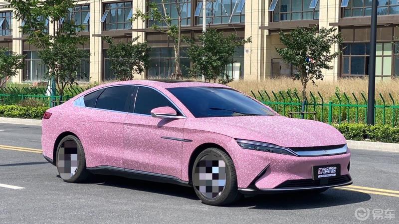 晒车贴今天发现一位小姐姐的比亚迪汉ev粉钻改色真是太爱了