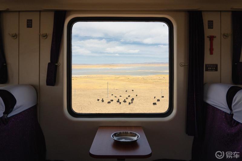 车窗风景#青藏铁路车窗外的风景 有时候,更喜欢坐绿皮火车