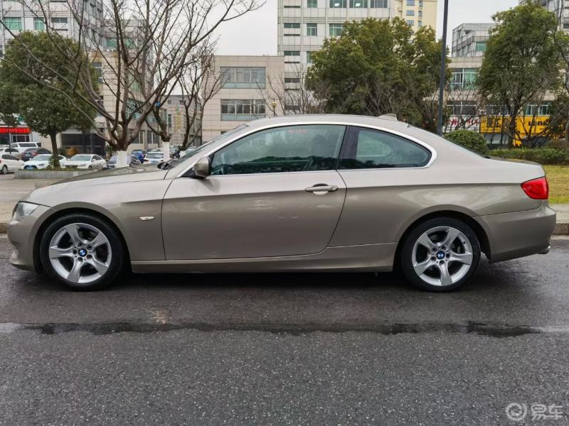 宝马的这个采埃孚8at确实香,怎么说呢,就像小机灵鬼,你只要踩油门,你