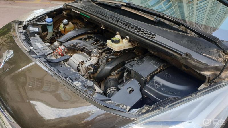 挑战全网最干净发动机舱东风标致3008购买于2013年到今天发动机舱能保