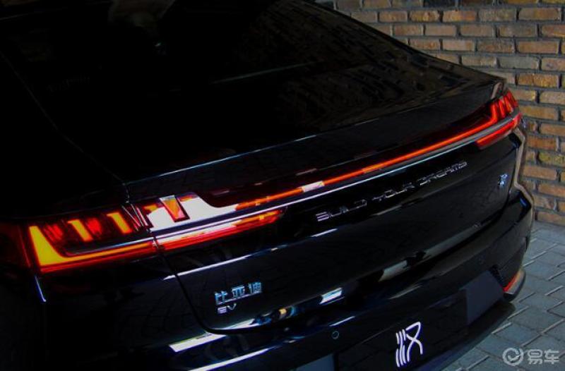 车尾灯比亚迪汉ev这个车尾灯真漂亮
