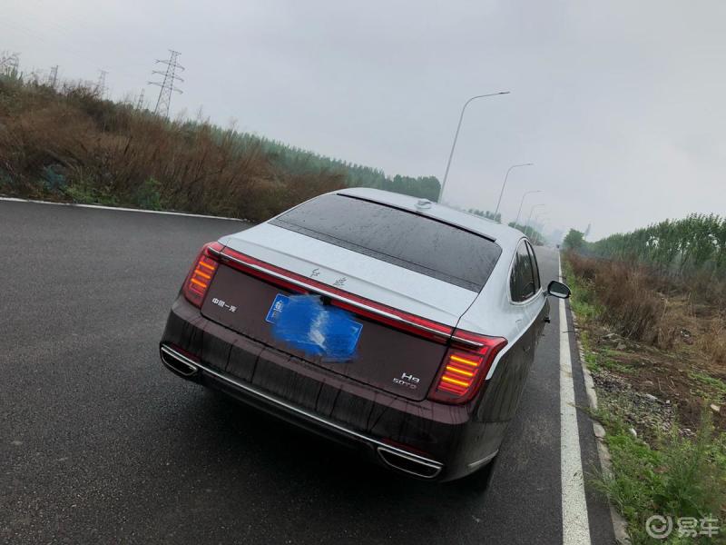 车尾灯# 国产汽车品牌红旗h9的后尾灯很漂亮,尤其是在点亮的时候