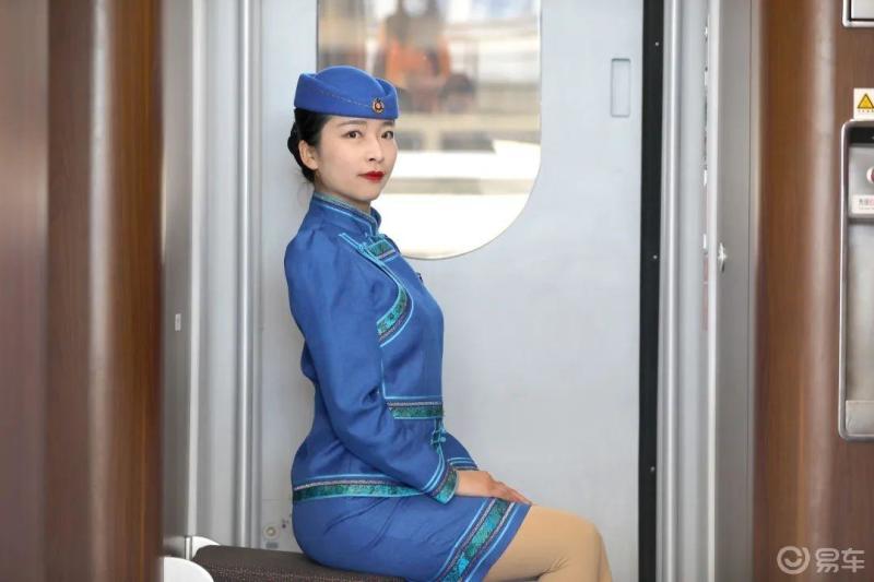 女神驾到#高铁乘务员可不是只会服务那么简单她们需要掌握很多技能来