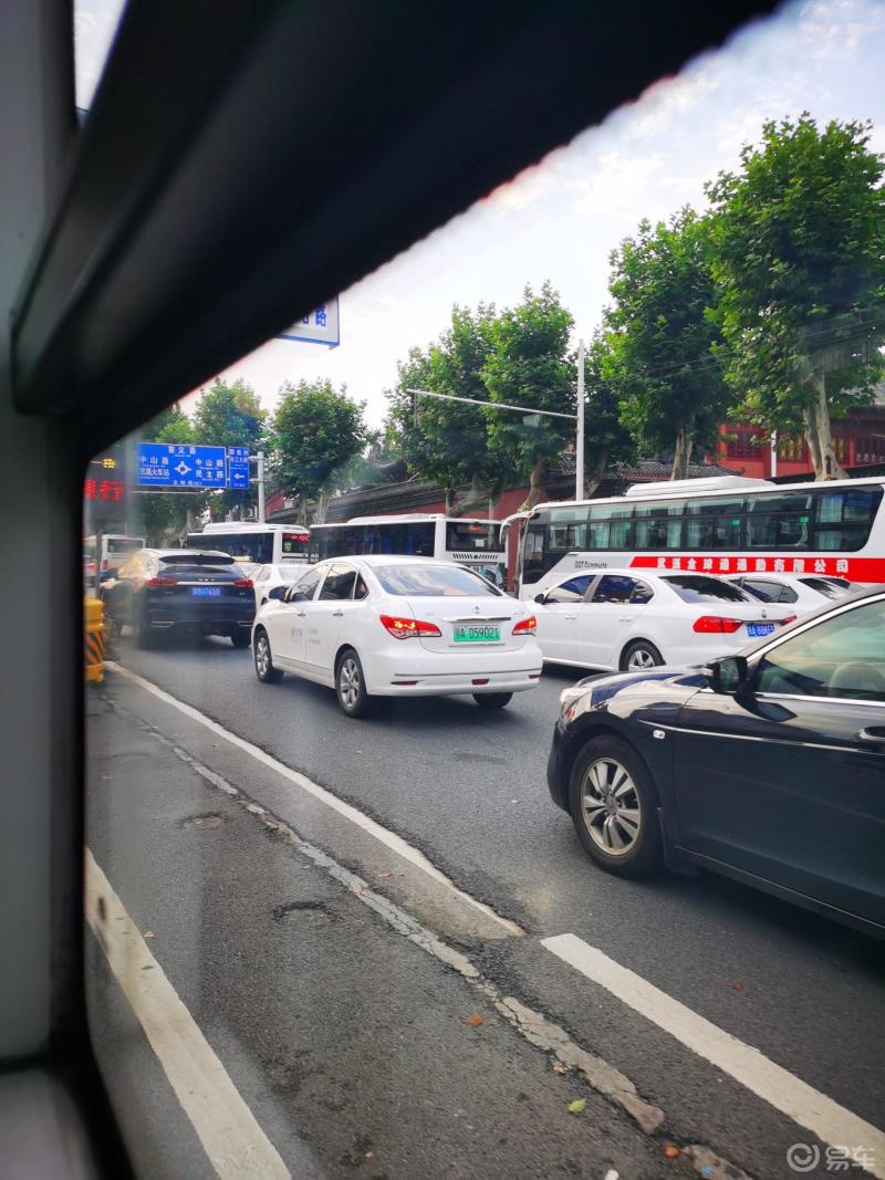 车主聊早晚高峰6月30日下班晚高峰武汉市首义路方向车流量比较大