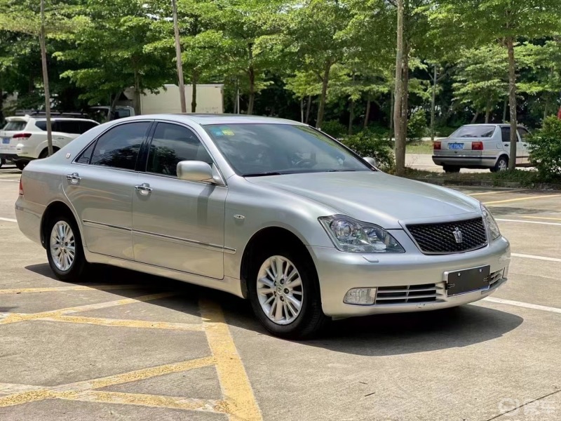 丰田皇冠07年的版本现在看都很有韵味很喜欢老车很有看头老车哪里香