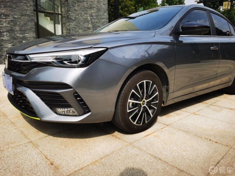 入手21款荣威i5帅气又时尚