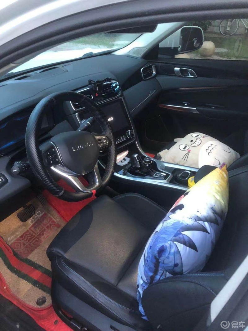 【内蒙古领克】领克01phev前排驾驶空间大,座椅支持前后及上下调节