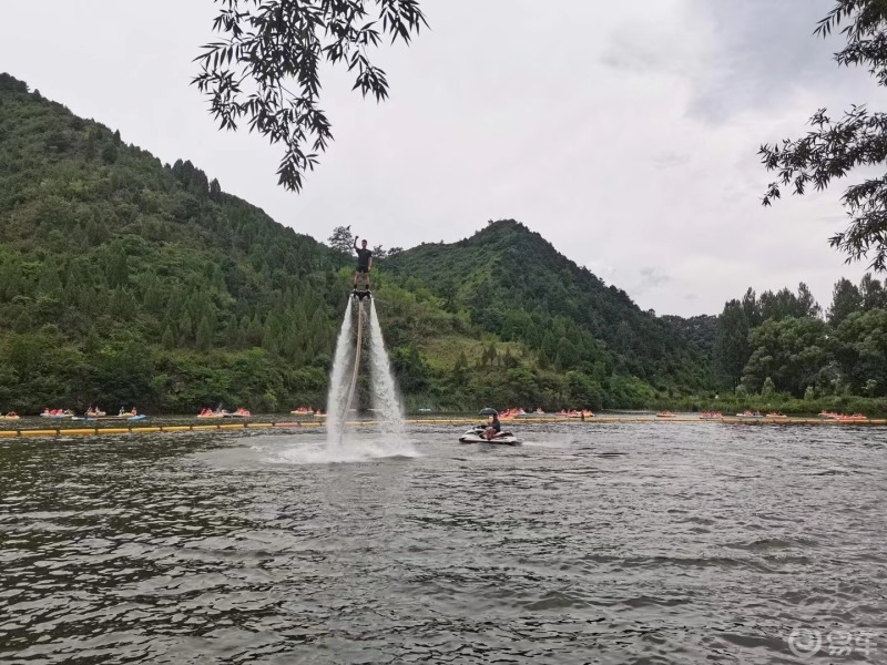 豫西双龙湾漂流了刺激漂流船水上飞人加上雨后变幻莫测的山谷风光非常