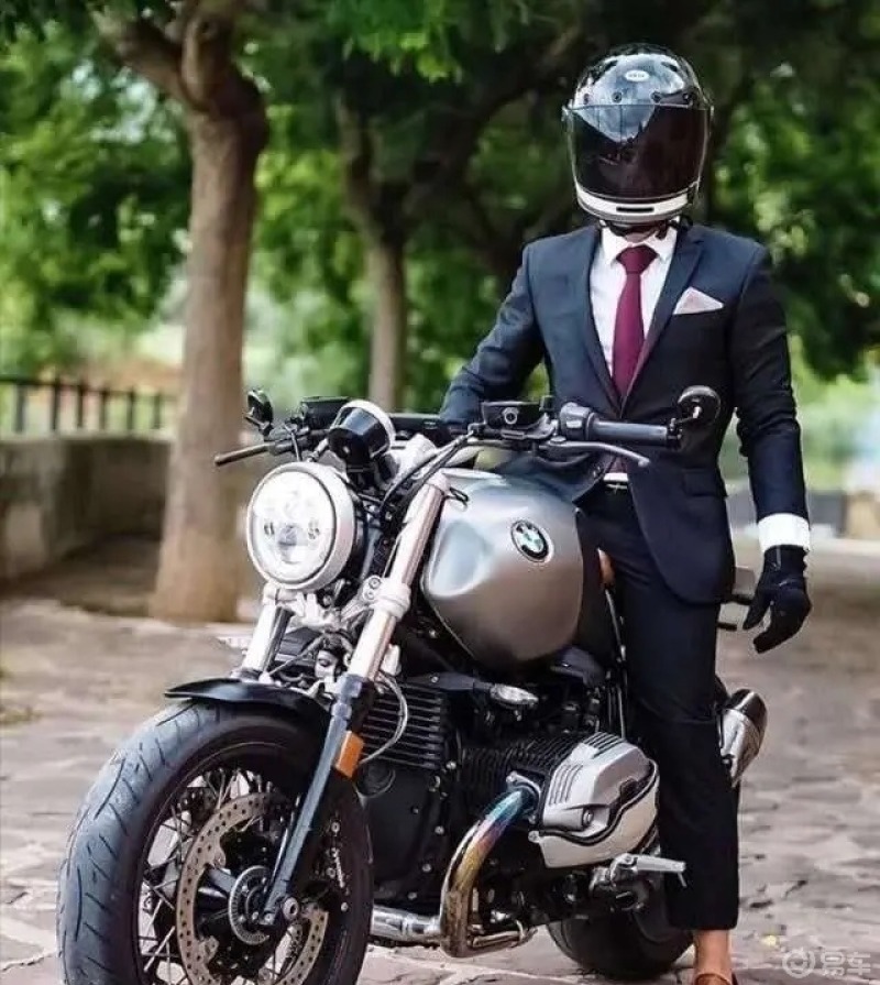 骑行最man的复古摩托街车宝马拿铁可以带你去诗和远方的大玩具每日一