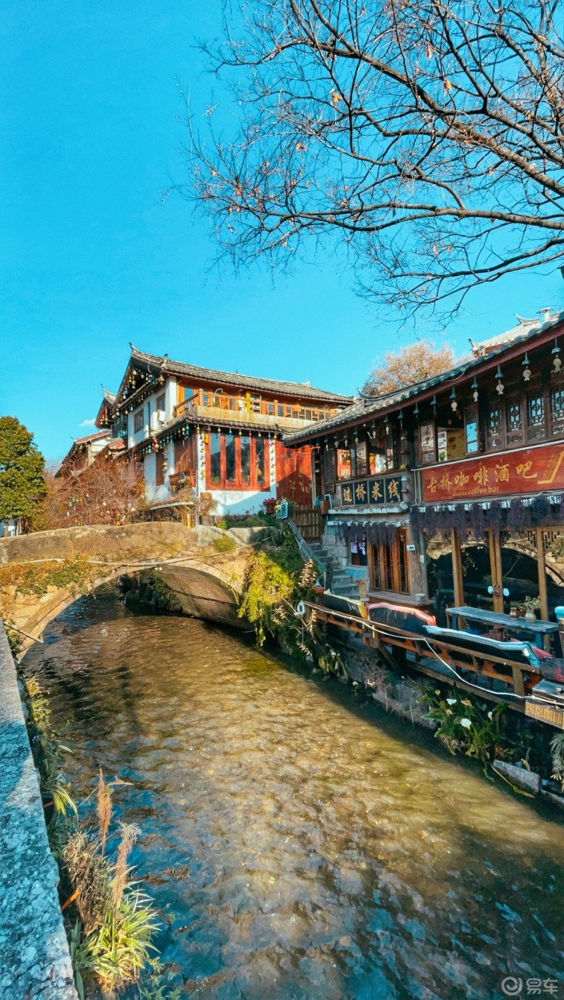 还是这种古建筑物比较好看,现在都是古镇了.#每日一景