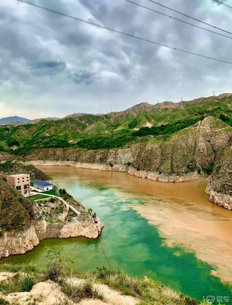 旅行随拍黄河与洮水交汇处两河水色泾渭分明形成半河碧水半河浊的景观