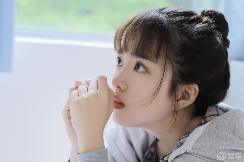 夏日女神真怀念学生时代的那个年龄期啊那时是多么的单纯和青春啊哎