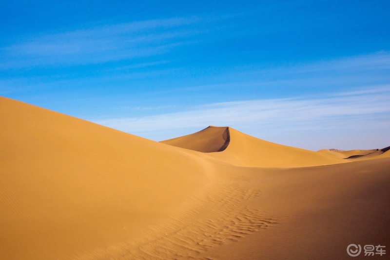 广袤无垠的金色沙漠