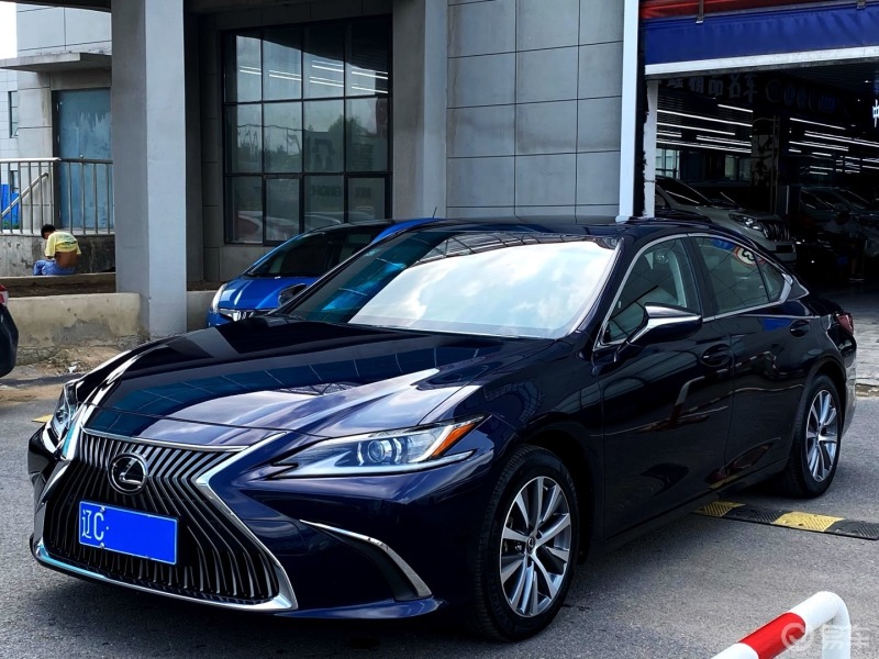 每日一贴街拍帅气的雷克萨斯es200科技感十足又很有运动气息的雷车