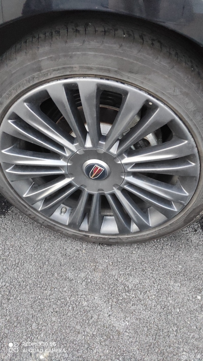 晒轮毂红旗h5的轮毂还不错烤漆的