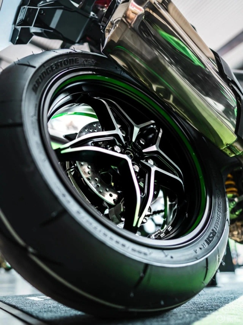 #机车#摩托车##川崎#地表最速 ninja h2#每日一帖#终于拍到h2了_摩托