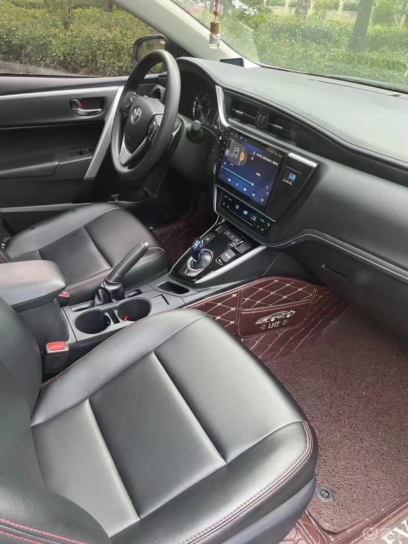 18年改款丰田雷凌18自动双擎带多功能方向盘无钥匙进入大屏导