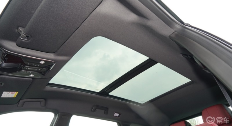 捷途x70 plus 1.5的有没有全景天窗?
