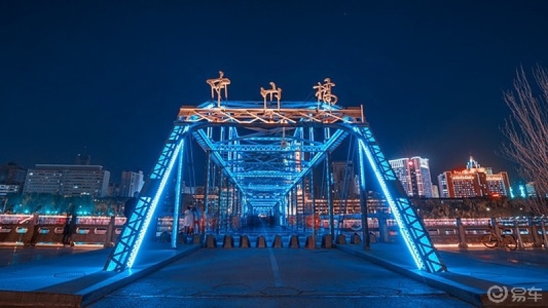 晒风景兰州黄河铁桥又名中山桥位于甘肃省兰州市滨河路中段白塔山下清