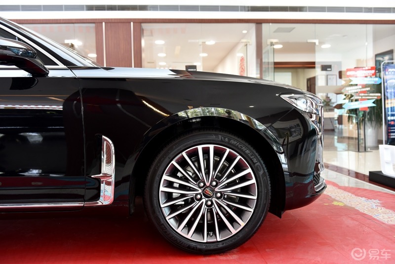 汽车生活红旗h9探店红旗h9的多幅式轮毂实在是太好看了吧和红旗流线型