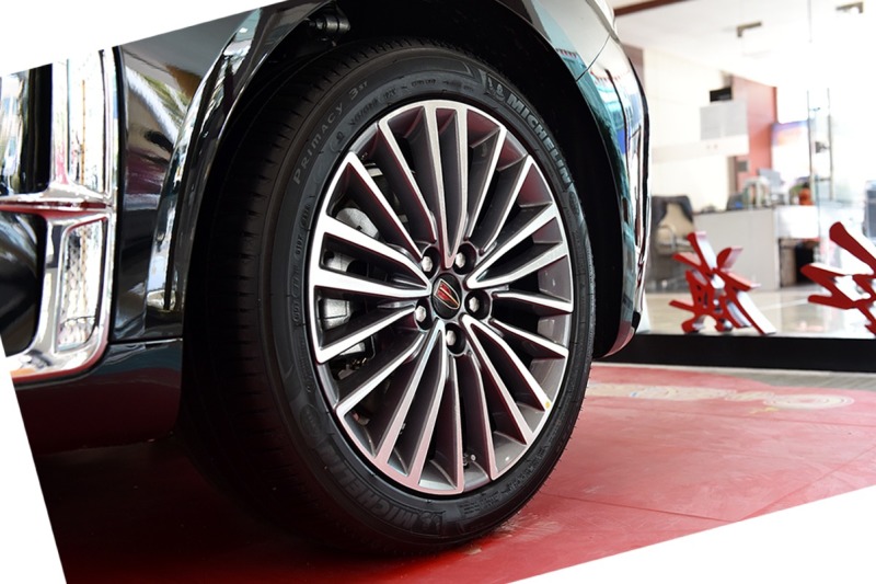 汽车生活红旗h9探店红旗h9的多幅式轮毂实在是太好看了吧和红旗流线型