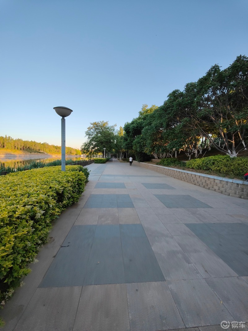 本地人趣哪玩陡河带状公园是沿着唐山市陡河两岸而建的休闲健身中心