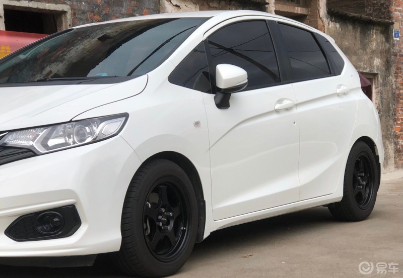 晒轮毂# 本田飞度,最大的乐趣就是改装.轮毂还是有很多漂亮的可以选.