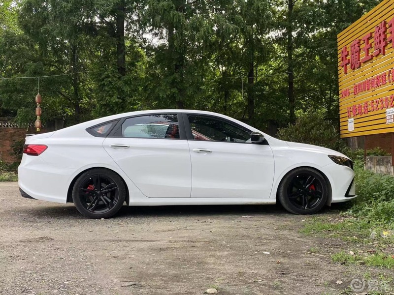 晒轮毂# 路上看到的新款缤瑞,好喜欢这个熏黑的轮毂,以及红色的壳钳