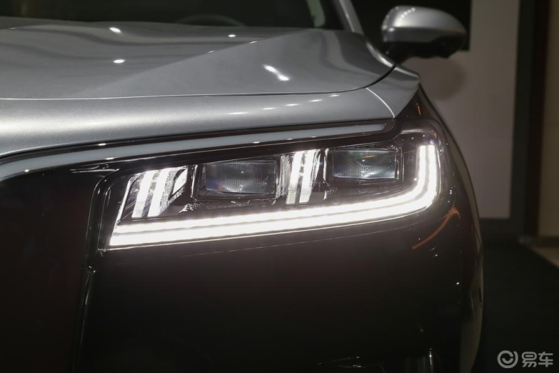 灯光璀璨气度超凡红旗h9高调霸气的迎宾系统