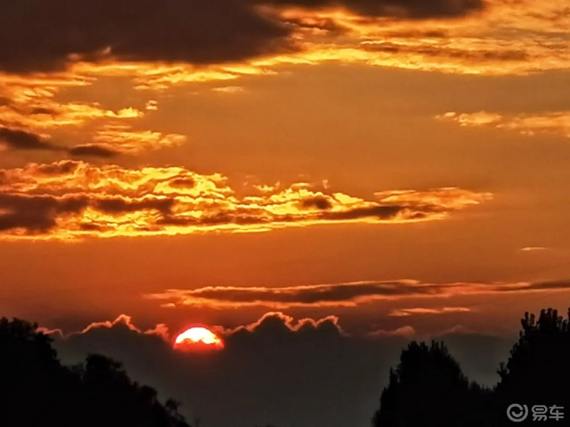 夕陽無限好彩霞滿天飛