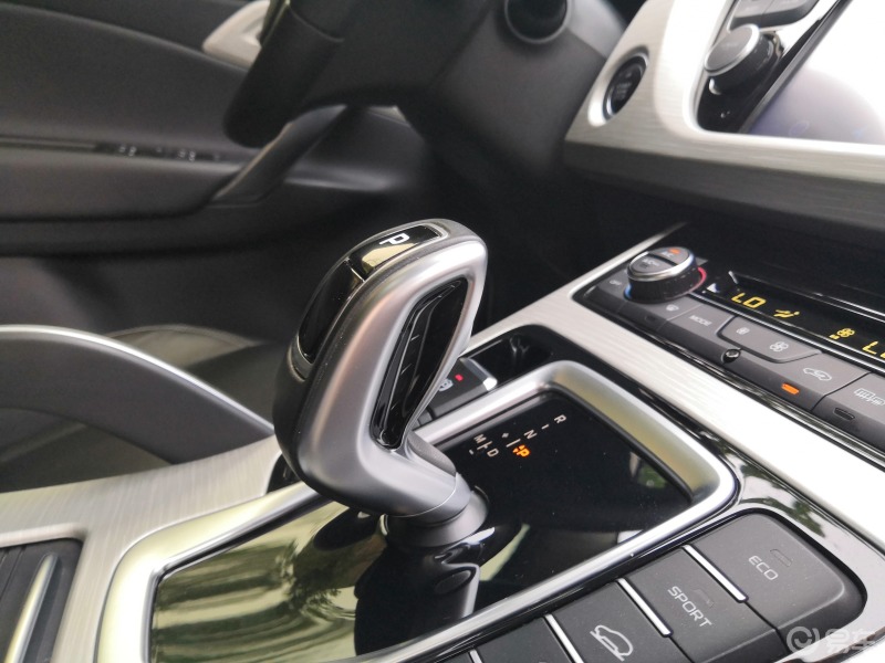 挑战全网最美爱车挡把吉利博越的电子档把漂亮时尚质感和手感都非常棒