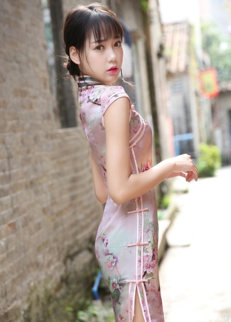 夏日女神后来引申为善良纯洁高素质气质脱俗以及容貌美的女性