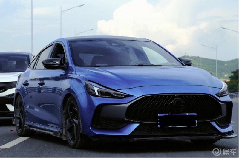 帅气的名爵5冲浪蓝