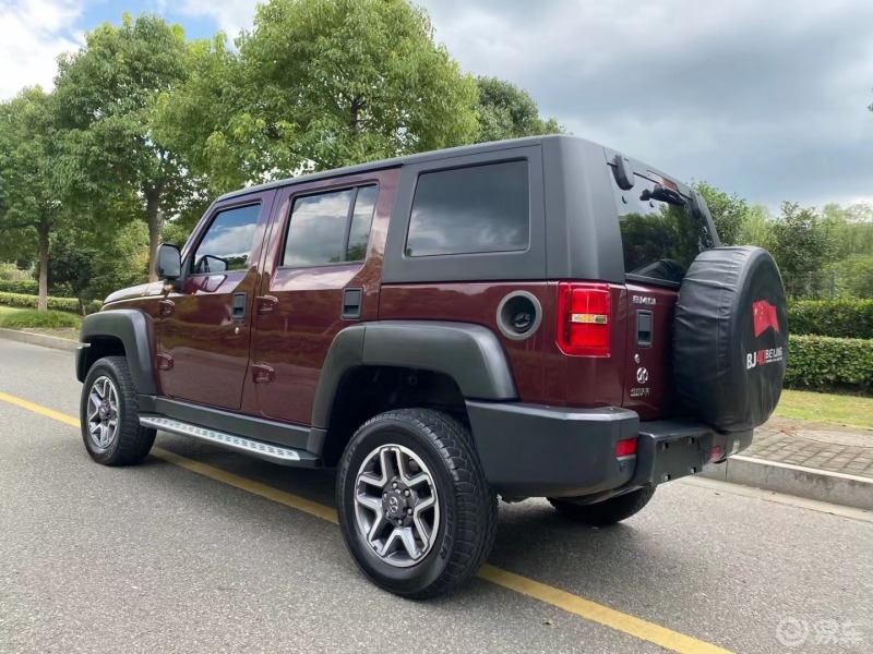 汽车生活北京吉普bj40这个颜色不多见看着很有气质媲美jeep牧马人