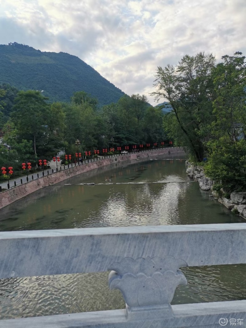 本地人趣哪玩#康县花桥村景色优美!