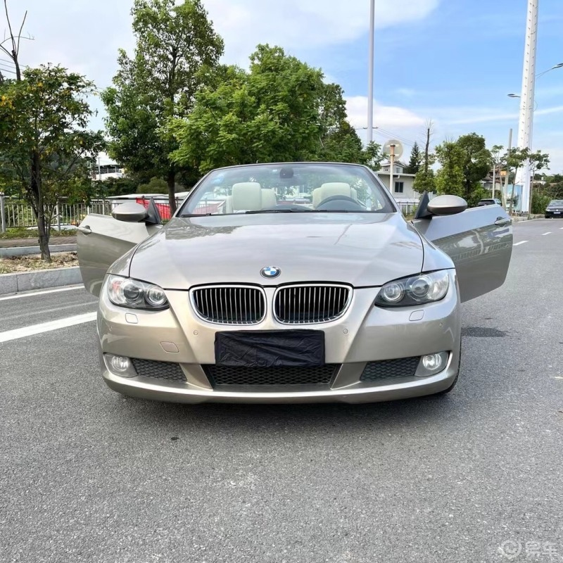 十来万就开宝马4座硬顶敞篷09年宝马330i硬顶敞篷!车况漂亮!内饰干净!