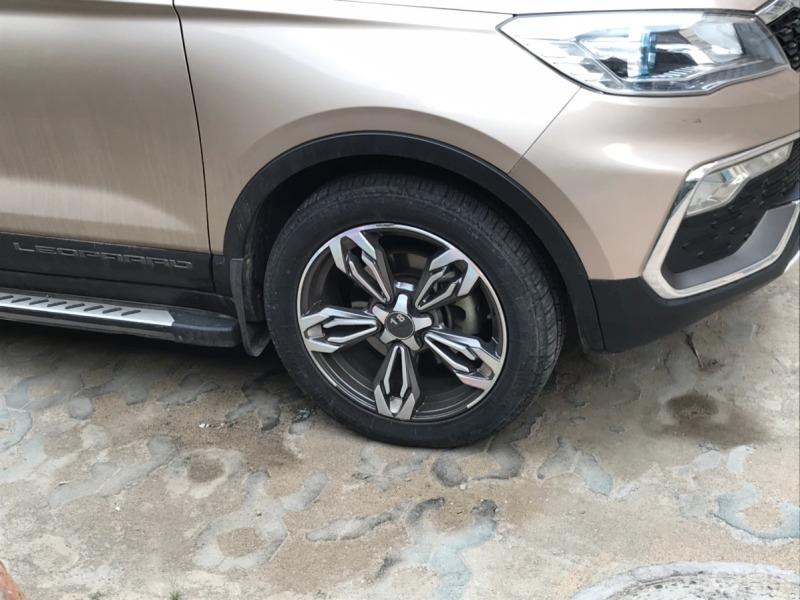 晒轮毂# 这是猎豹cs9的轮毂,虽然是五幅式设计,但是非常漂亮!