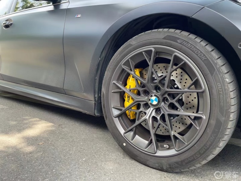 晒轮毂#路遇bmw 宝马325i,漂亮的轮毂分享一下.